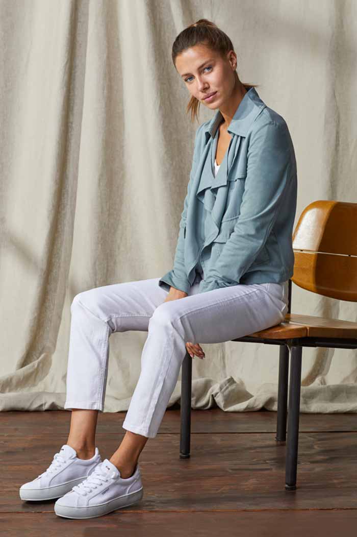 https://www.esprit.fr/mode-femmes/collection/jeans?filter=color%3AWhite