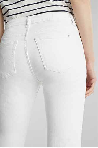 Weiße Jeans Im Basic Look